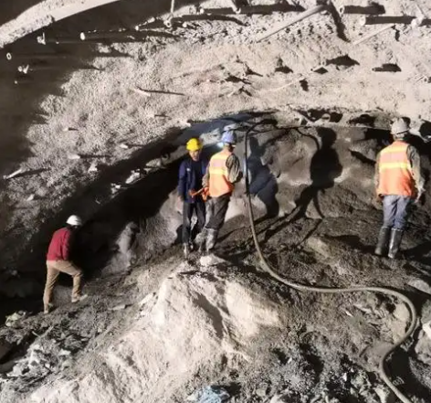 鲅鱼圈拱顶带模注浆料的施工流程及注意事项